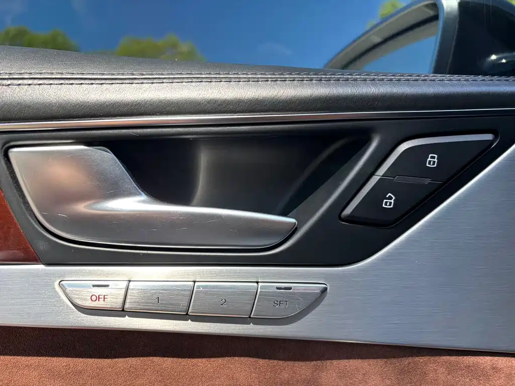 Audi A8 — миниатюра 10