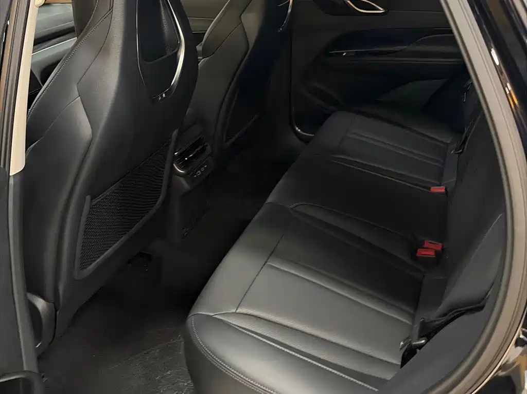 Hongqi Hongqi HS3 — миниатюра 4