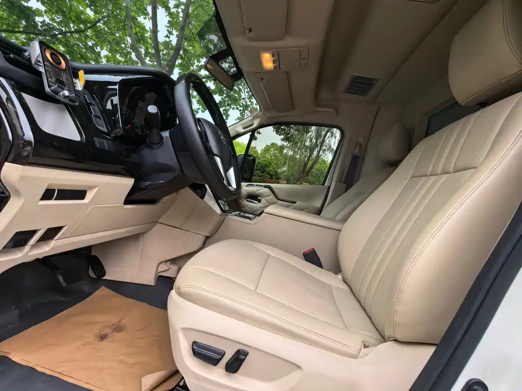 Toyota HiAce 2021 3.5L