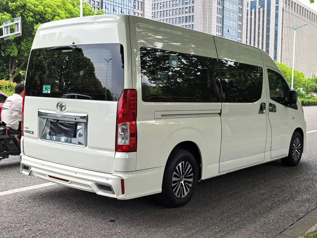 Toyota HiAce 2021 3.5L