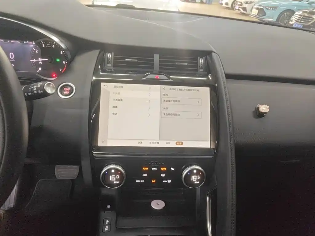 Jaguar E-PACE — миниатюра 13