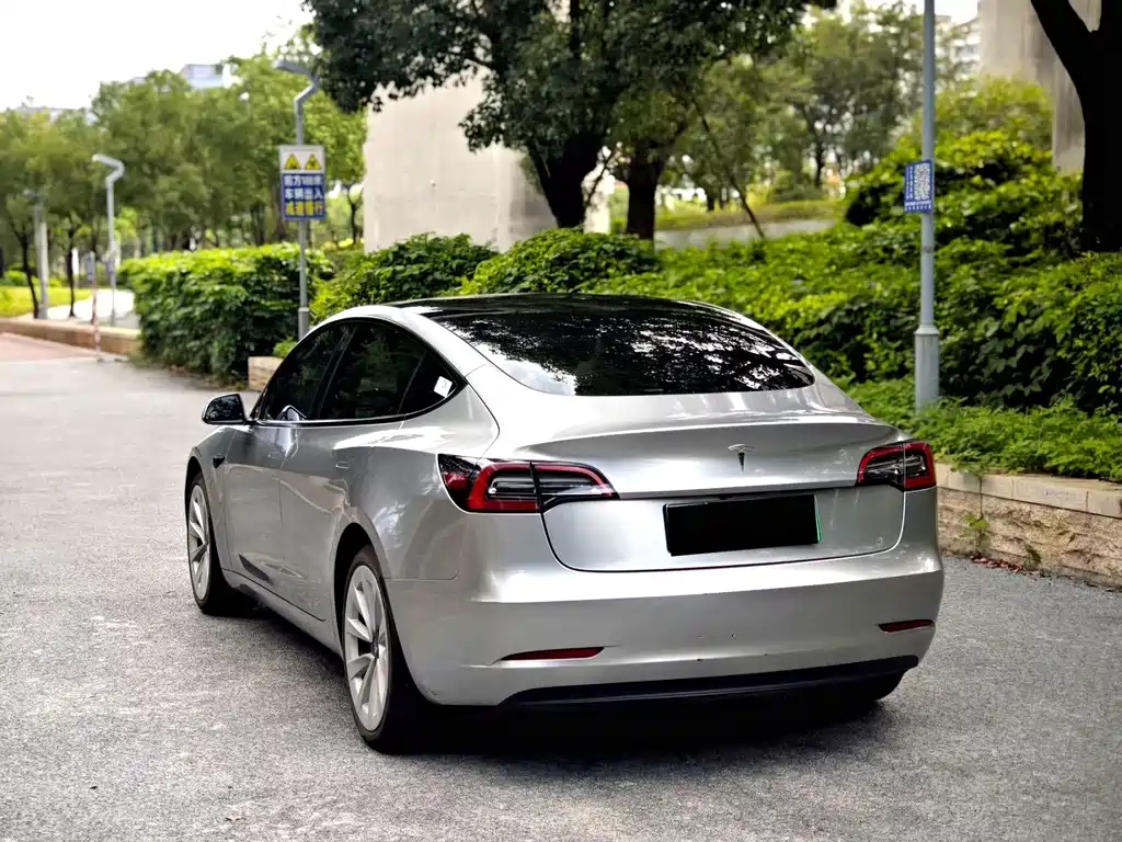 Tesla Model 3 — миниатюра 7