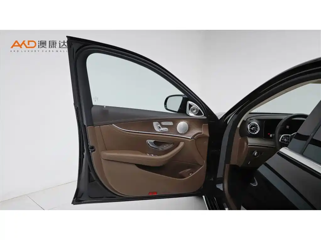 Mercedes-Benz E-Class — миниатюра 10