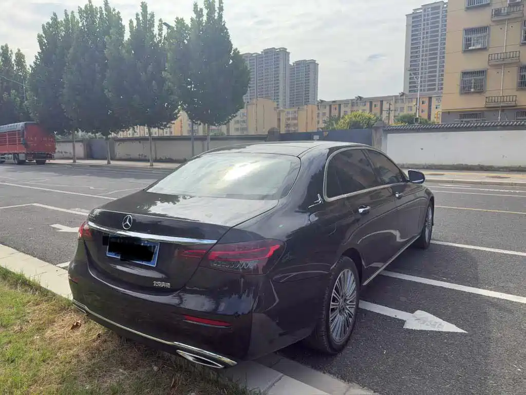 Mercedes-Benz E-Class — миниатюра 9