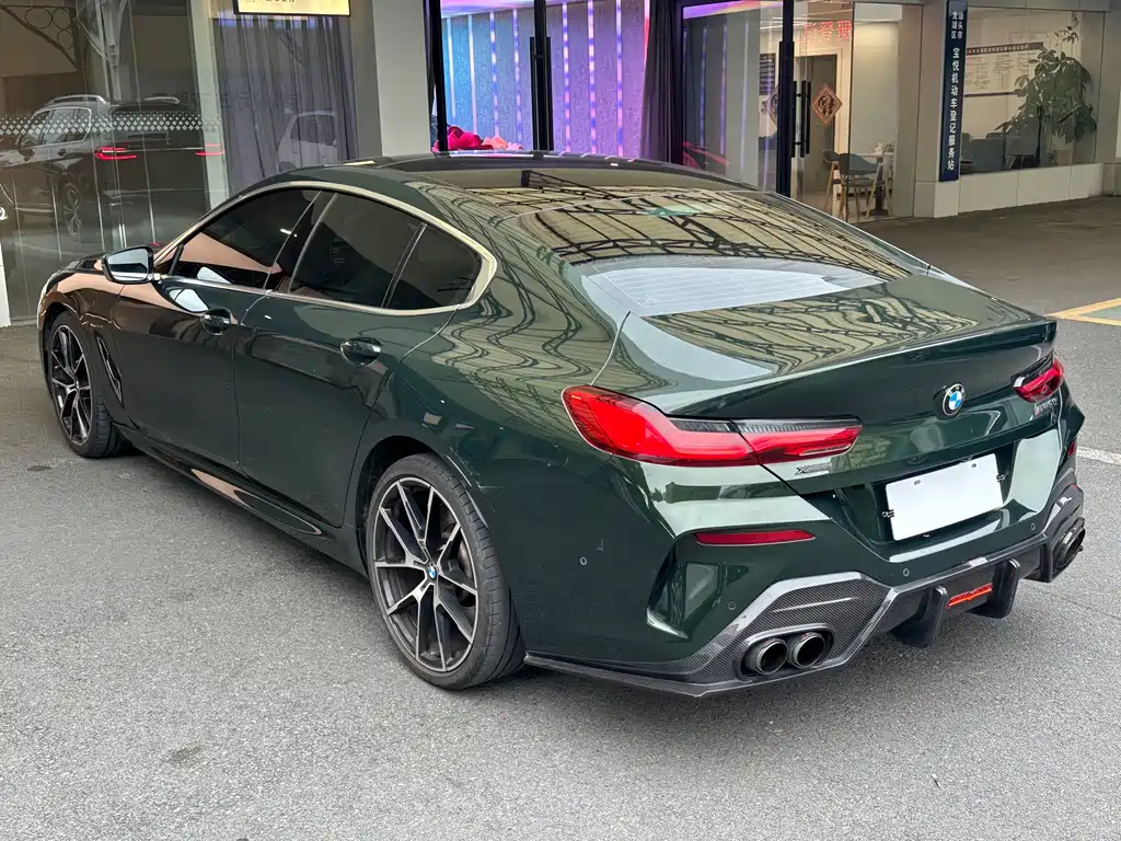 BMW 8 Series — миниатюра 6