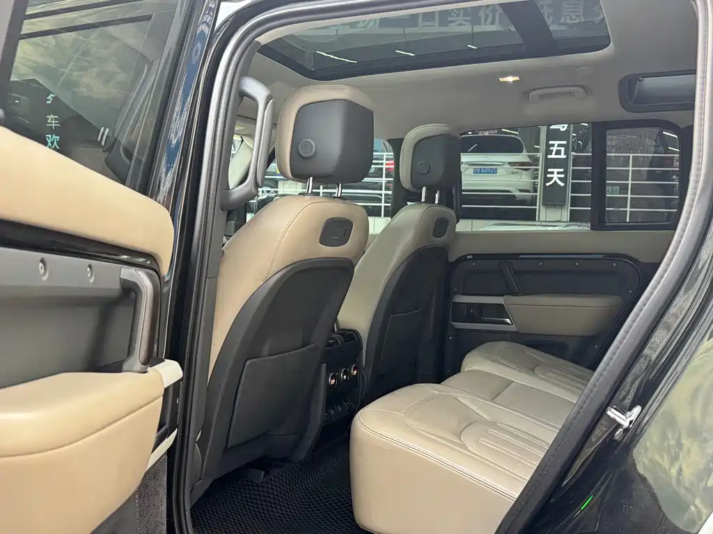 Land Rover Defender — миниатюра 4