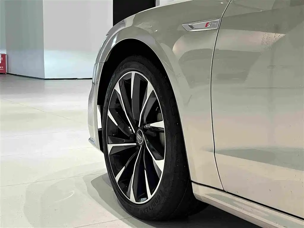 Audi A7L — миниатюра 13