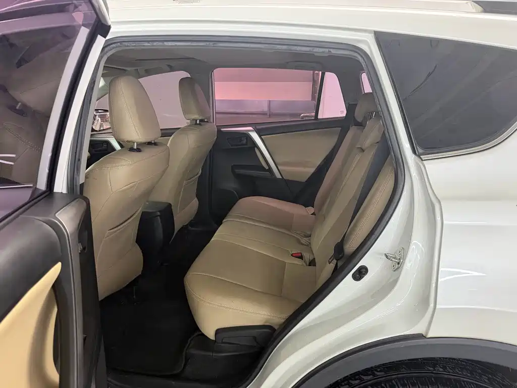 Toyota RAV4 — миниатюра 5