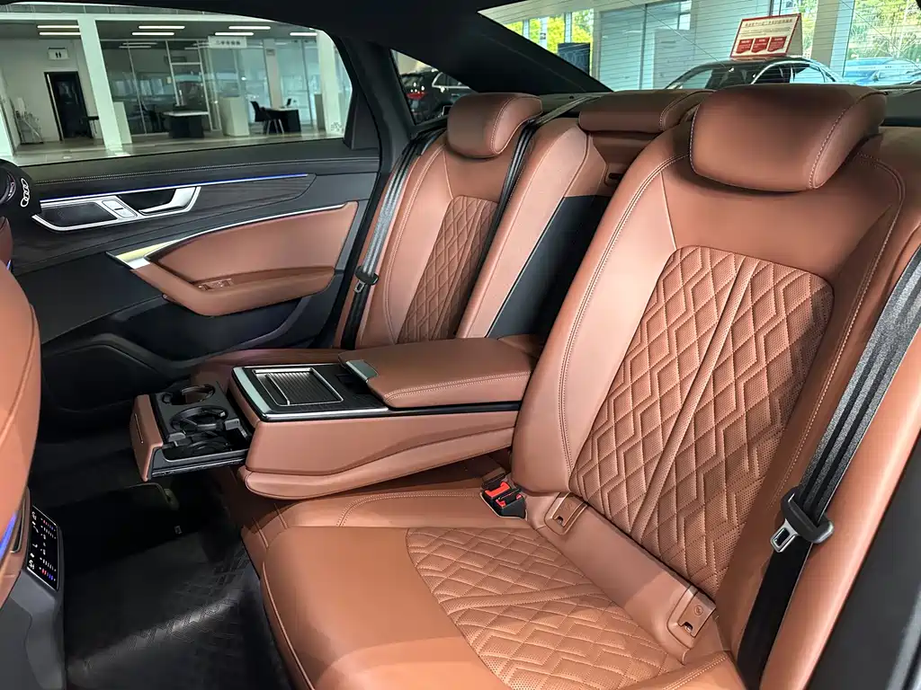 Audi A6L — миниатюра 10