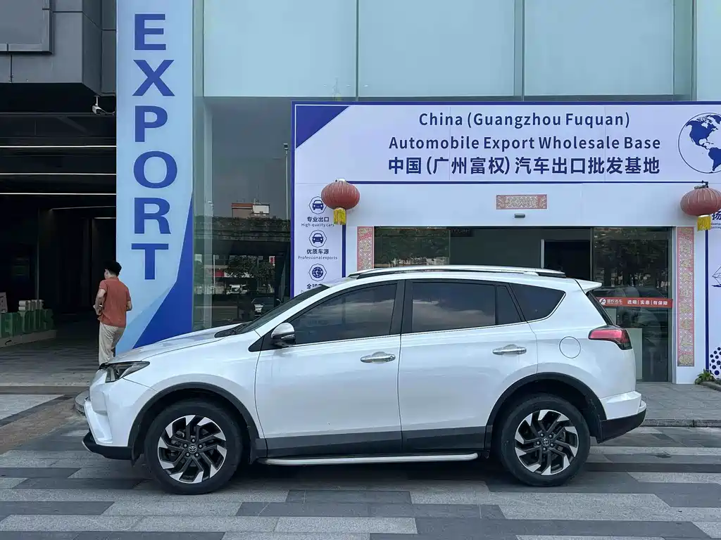 Toyota RAV4 — миниатюра 3