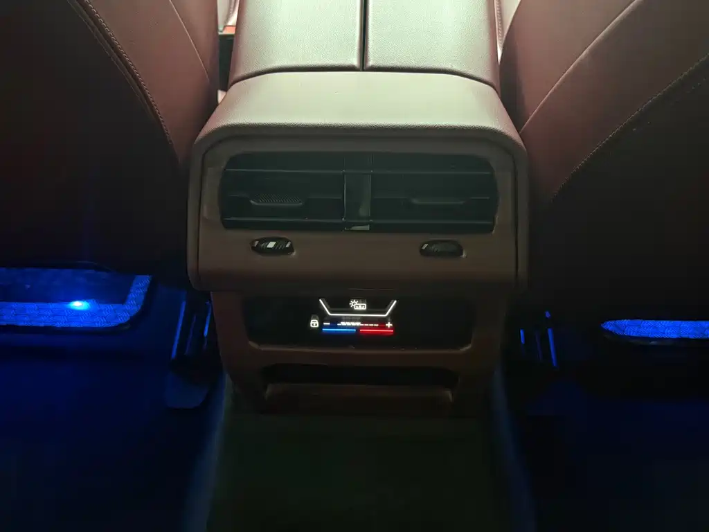 BMW 5 Series — миниатюра 17