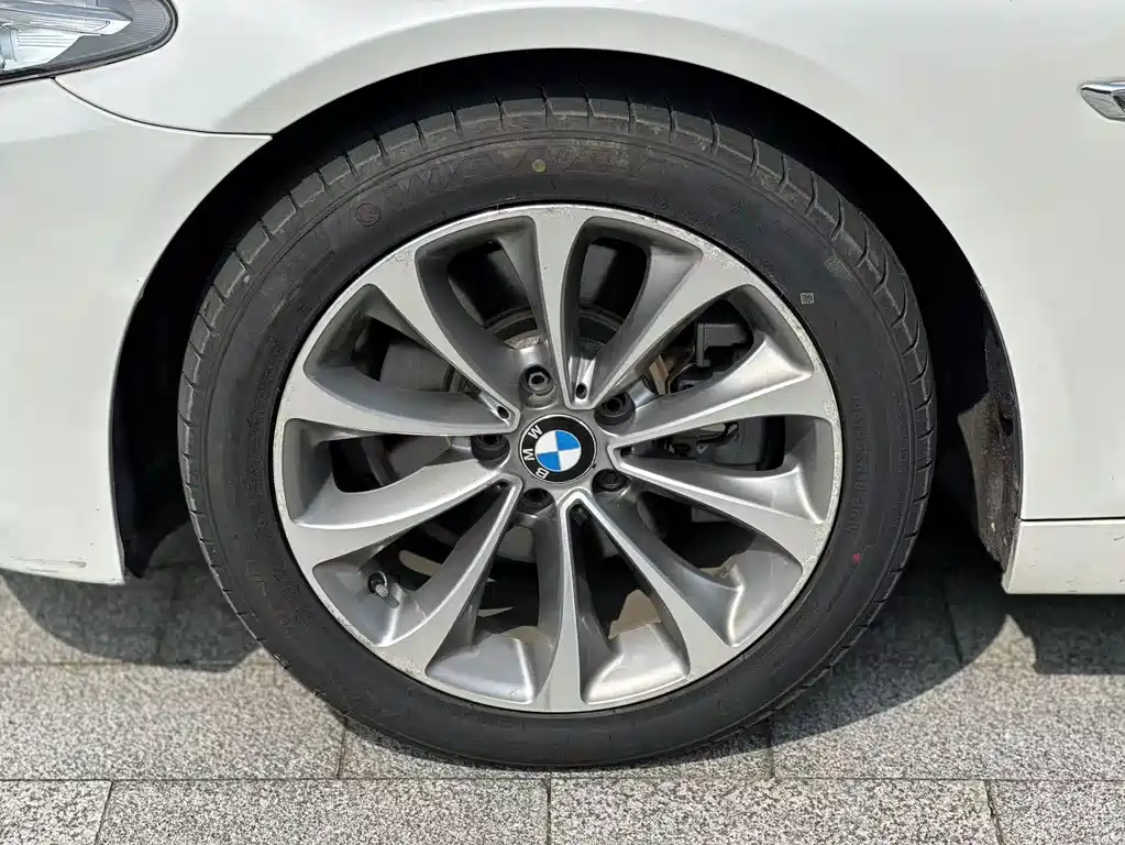 BMW 5 Series — миниатюра 16