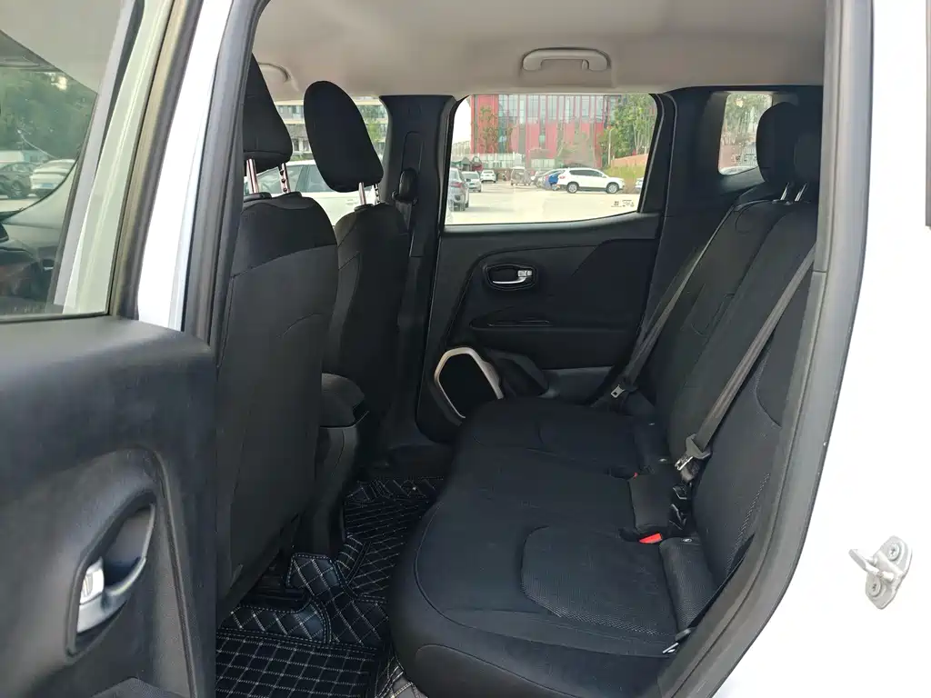 Jeep Renegade — миниатюра 9