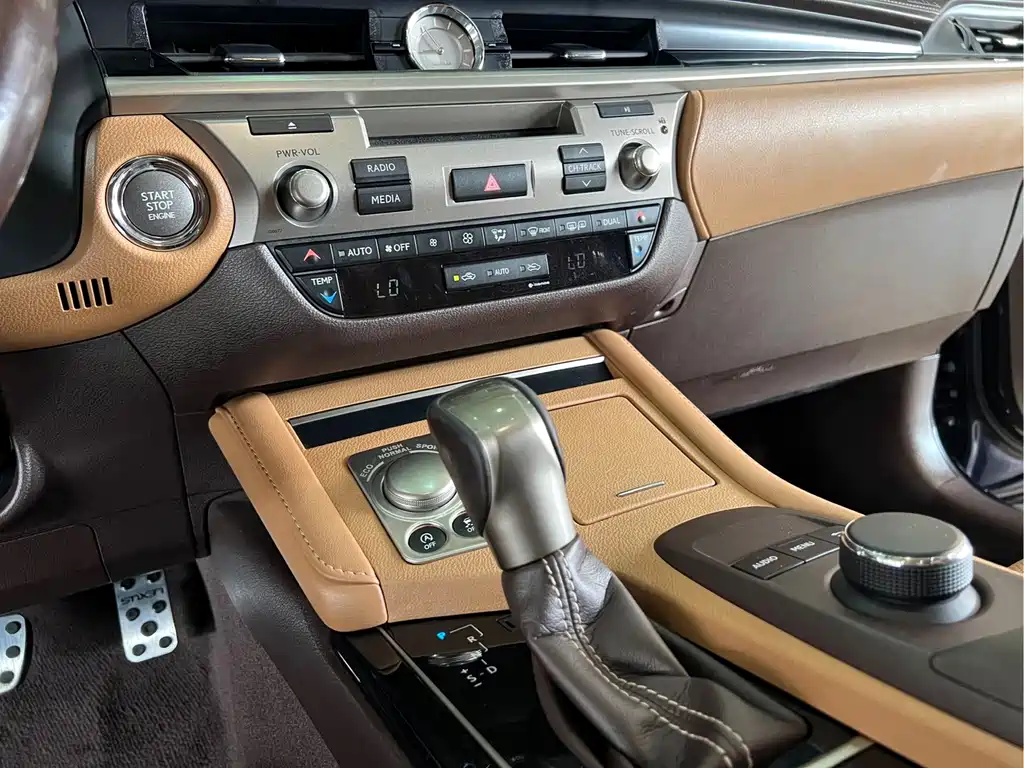 Lexus ES — миниатюра 16