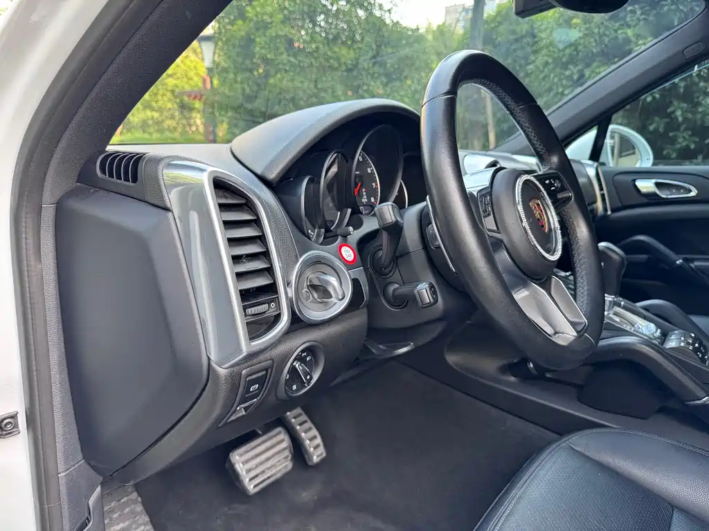 Porsche Cayenne — миниатюра 14