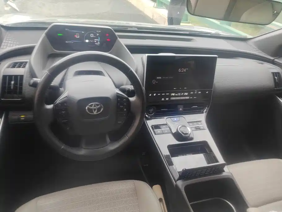 Toyota bZ4X — миниатюра 12