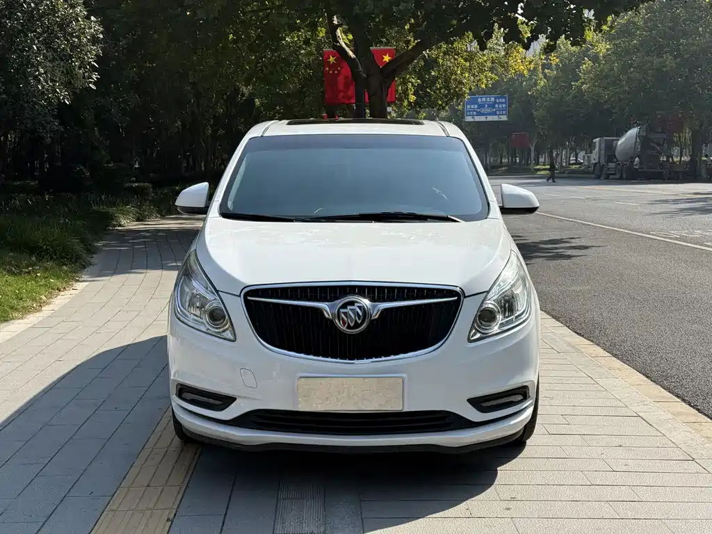 Buick GL8 — миниатюра 2