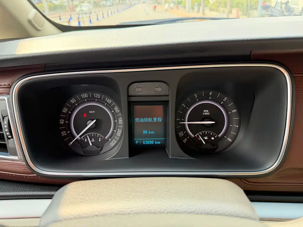 Buick GL8 — миниатюра 12