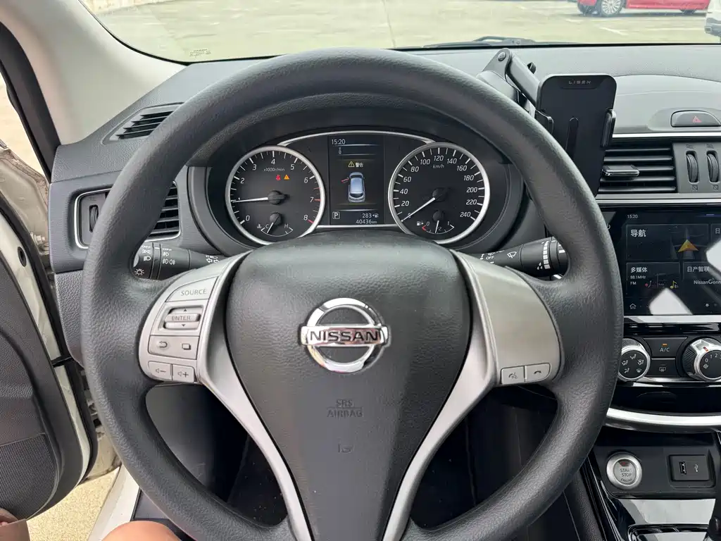 Nissan Tiida — миниатюра 8
