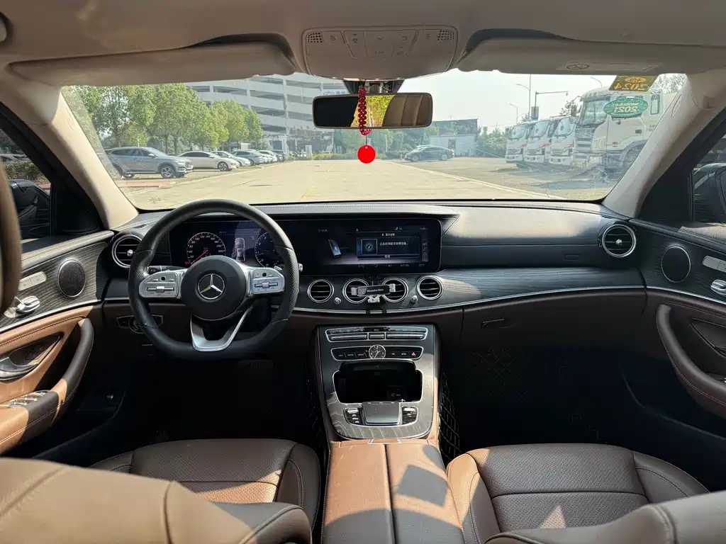 Mercedes-Benz E-Class — миниатюра 17