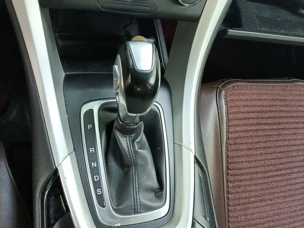 Ford Mondeo — миниатюра 10