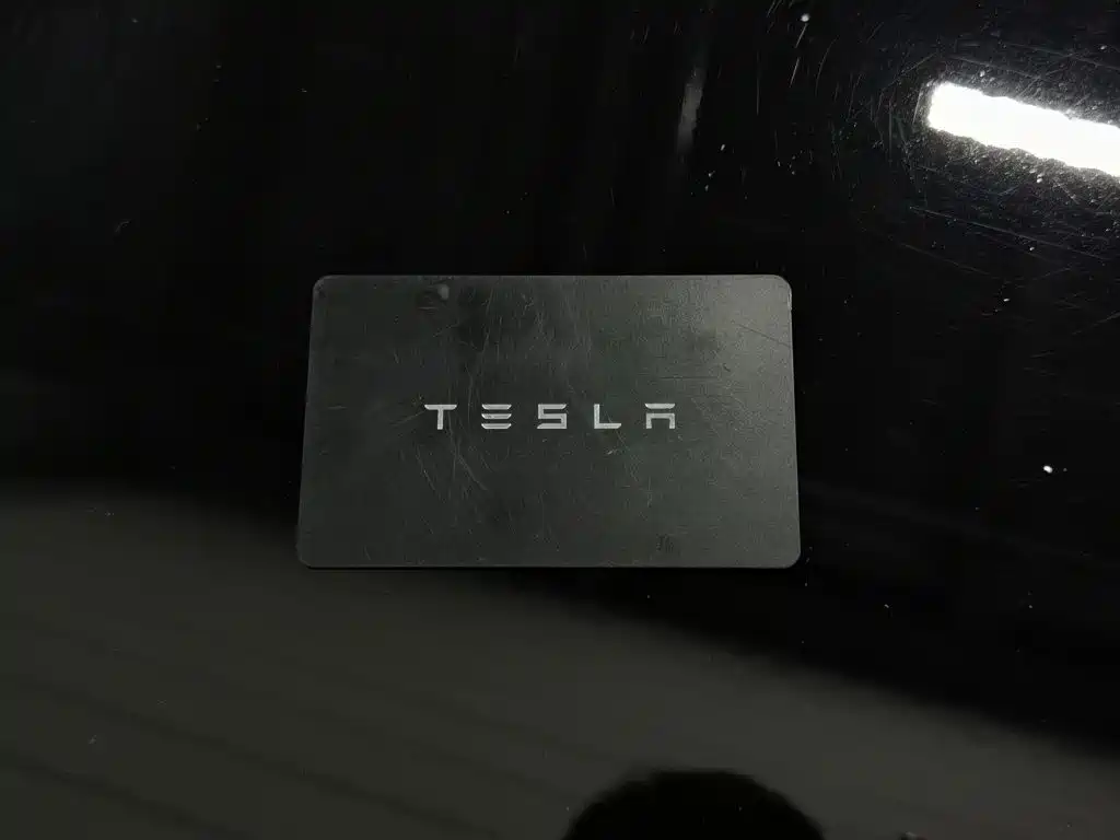 Tesla Model Y — миниатюра 19