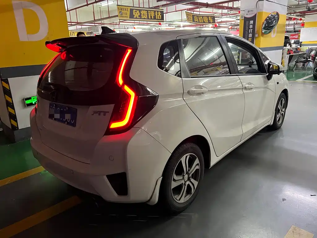 Honda Fit — миниатюра 9