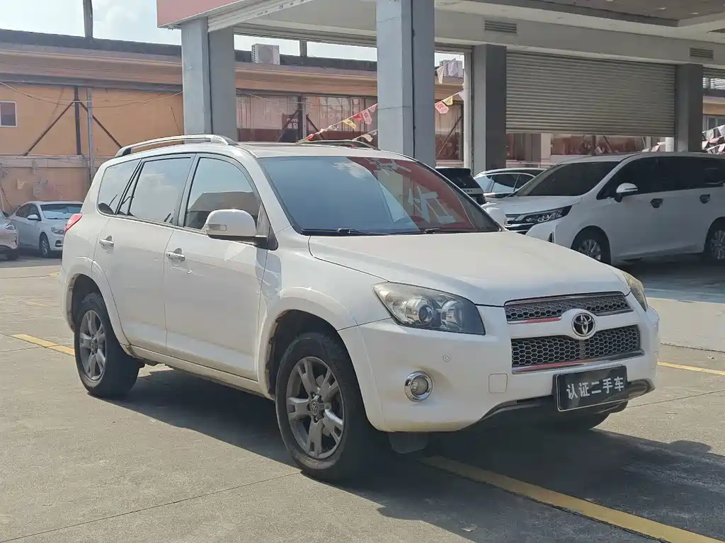 Toyota RAV4 — миниатюра 2