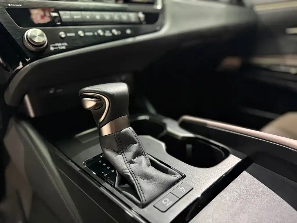 Lexus ES — миниатюра 6