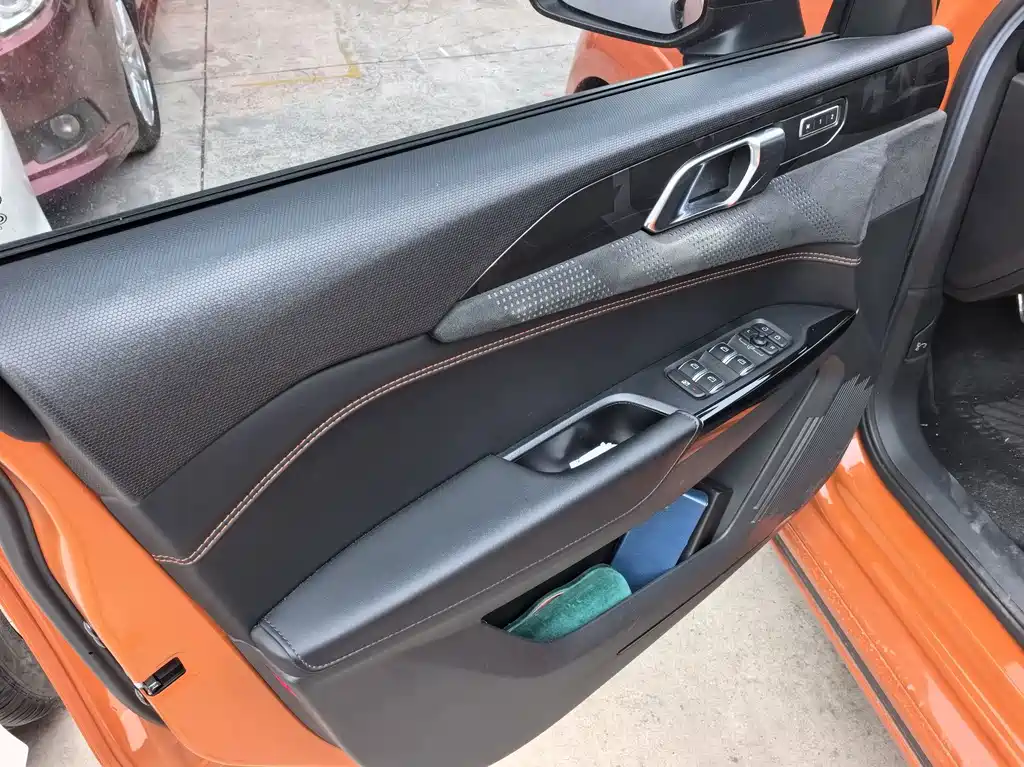 Lynk & Co 02 Hatchback — миниатюра 7