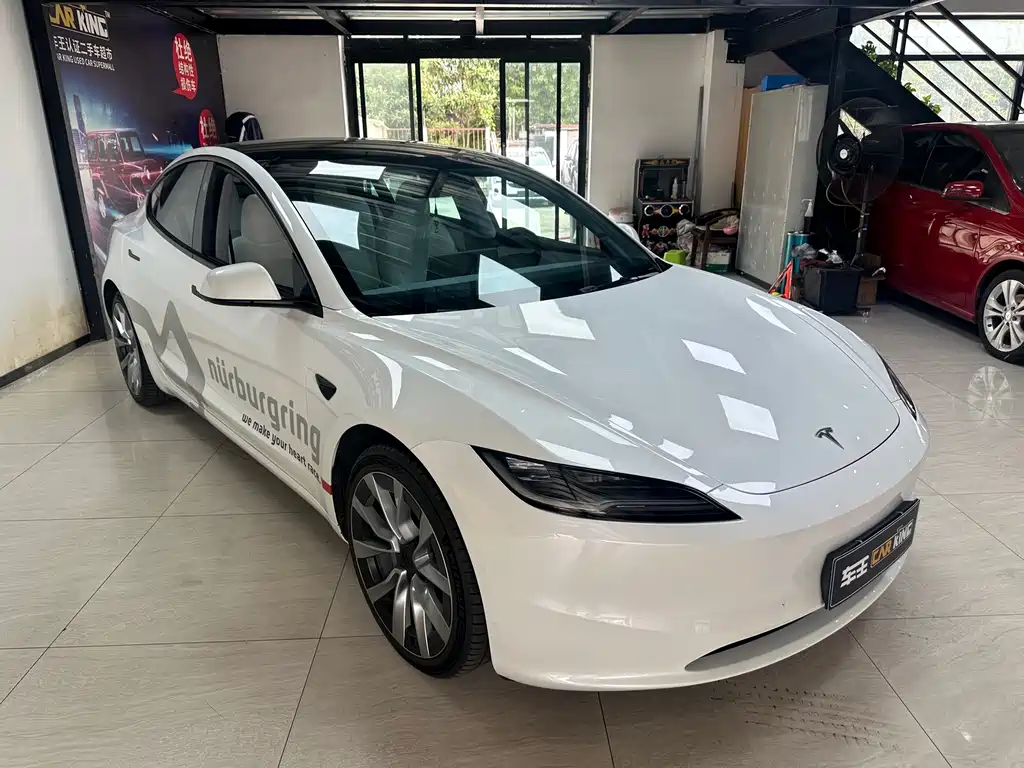 Tesla Model 3 — миниатюра 3