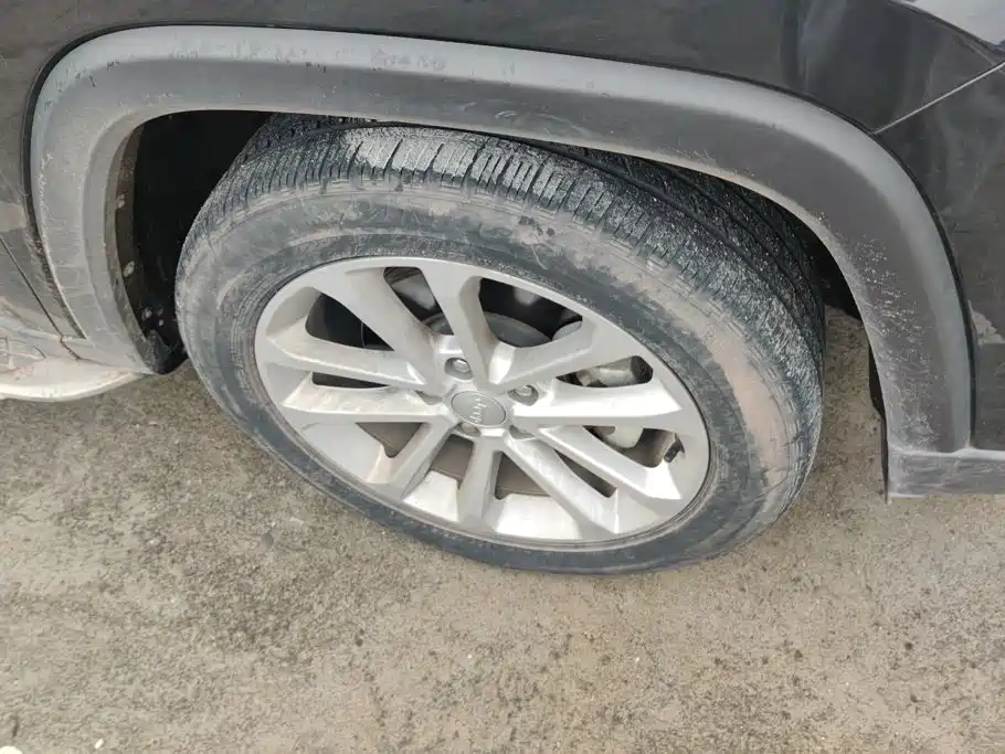 Jeep Grand Commander — миниатюра 6