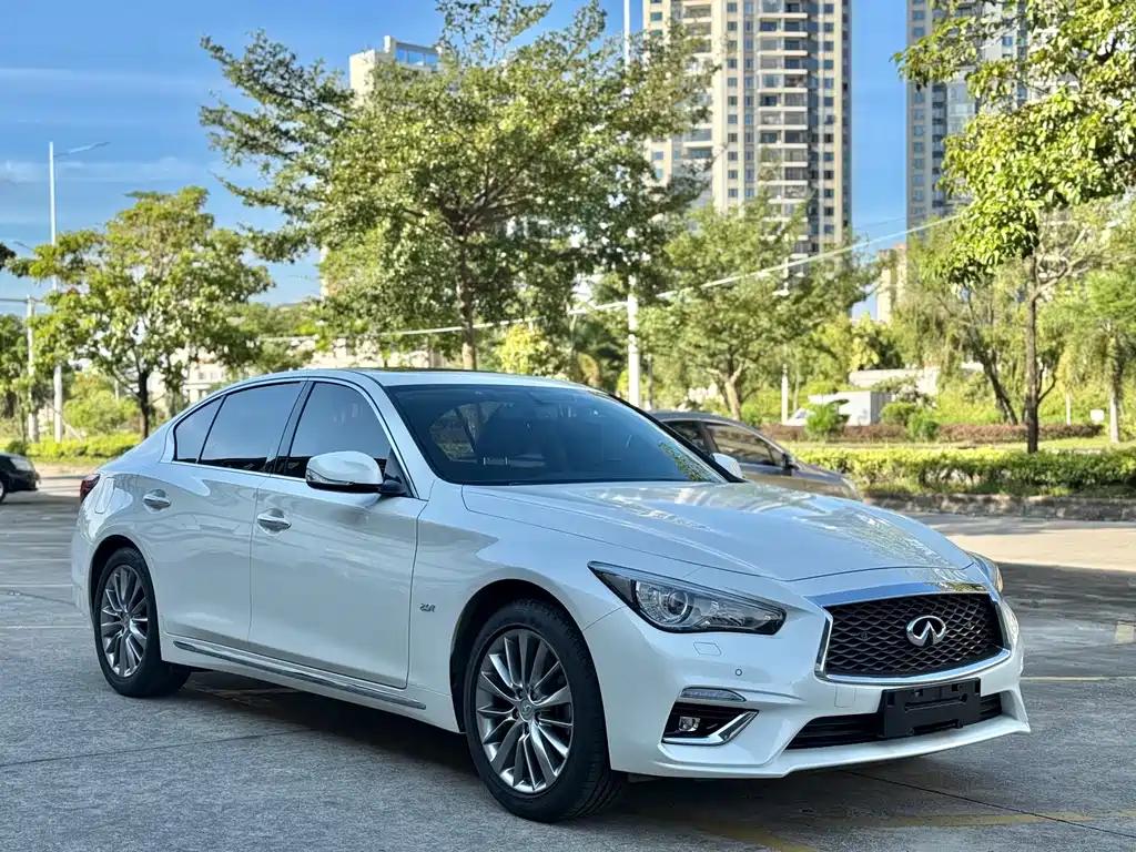 INFINITI Q50L