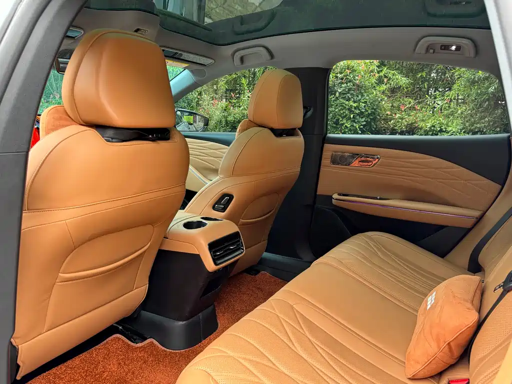 Geely Galaxy Galaxy 8 8 2025 130km EM-i Premium