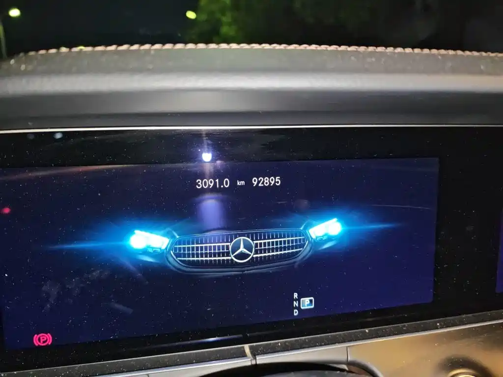 Mercedes-Benz E-Class — миниатюра 8
