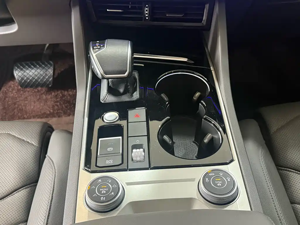 Volkswagen Touareg — миниатюра 13