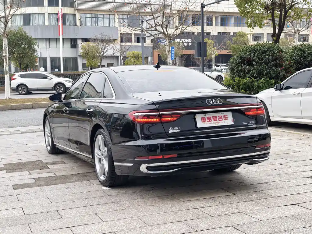 AUDI A8