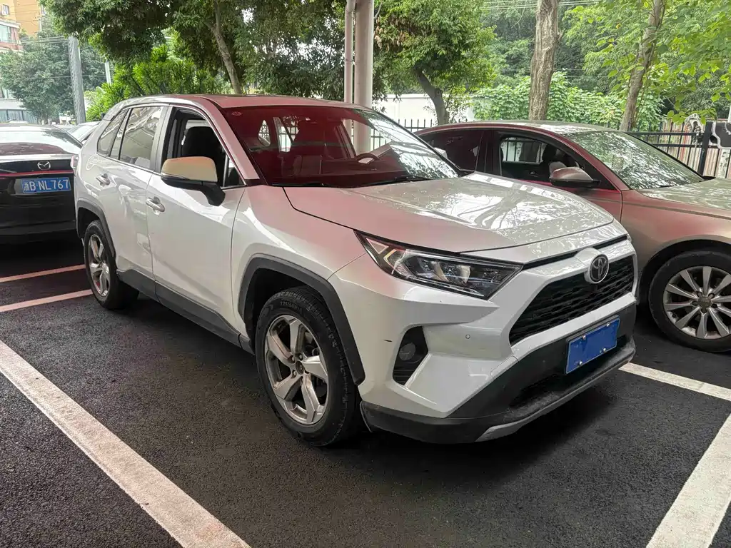 Toyota RAV4 — миниатюра 3