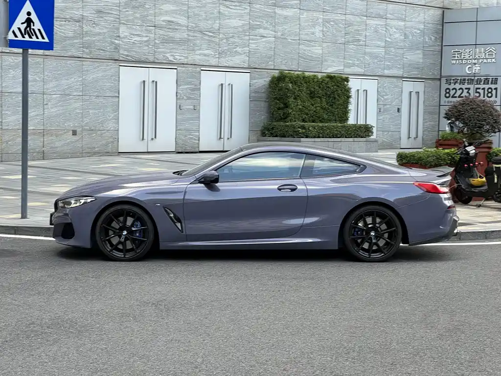 BMW 8 Series — миниатюра 3