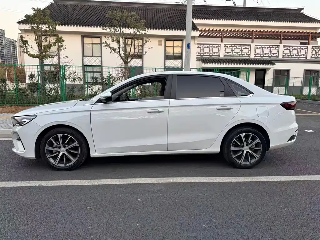 Geely Emgrand — миниатюра 4