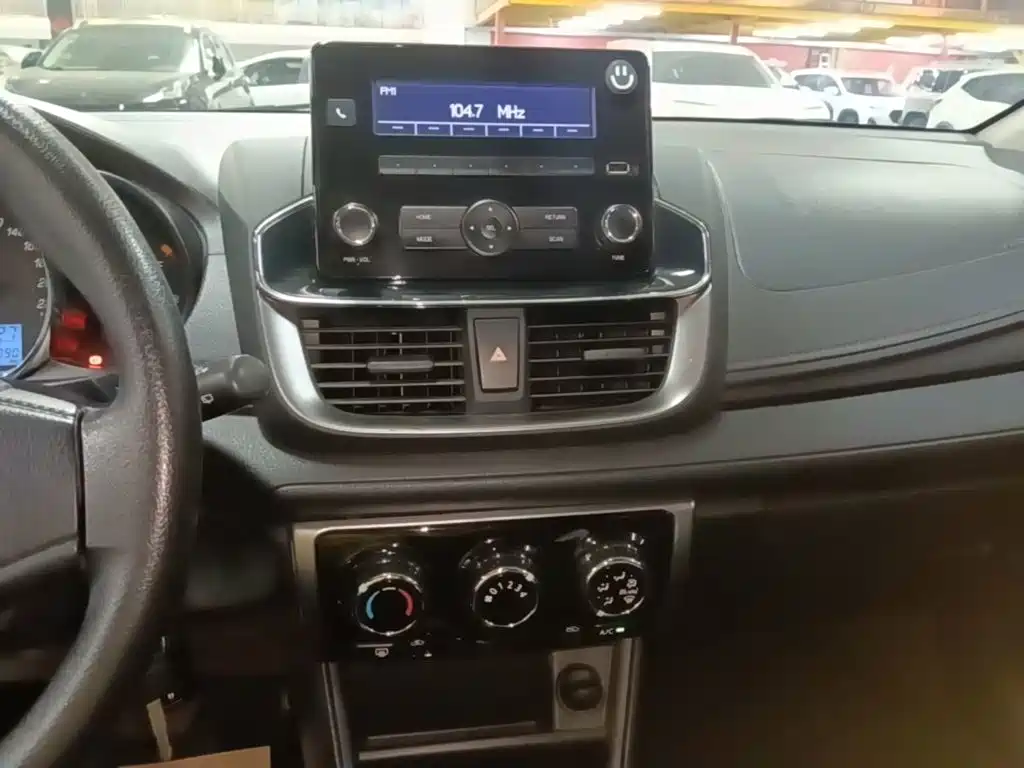 Toyota Yaris L — миниатюра 13