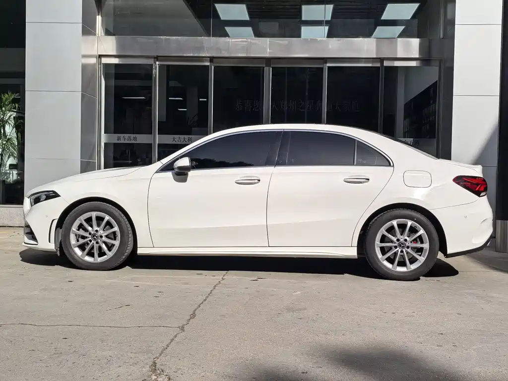 Mercedes-Benz A-Class — миниатюра 7