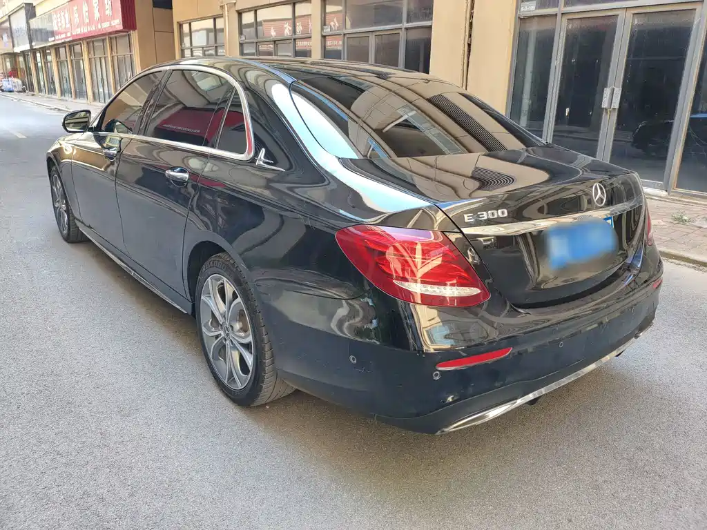 Mercedes-Benz E-Class — миниатюра 7