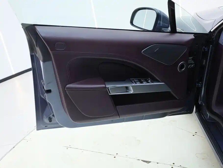Aston Martin Rapide — миниатюра 7