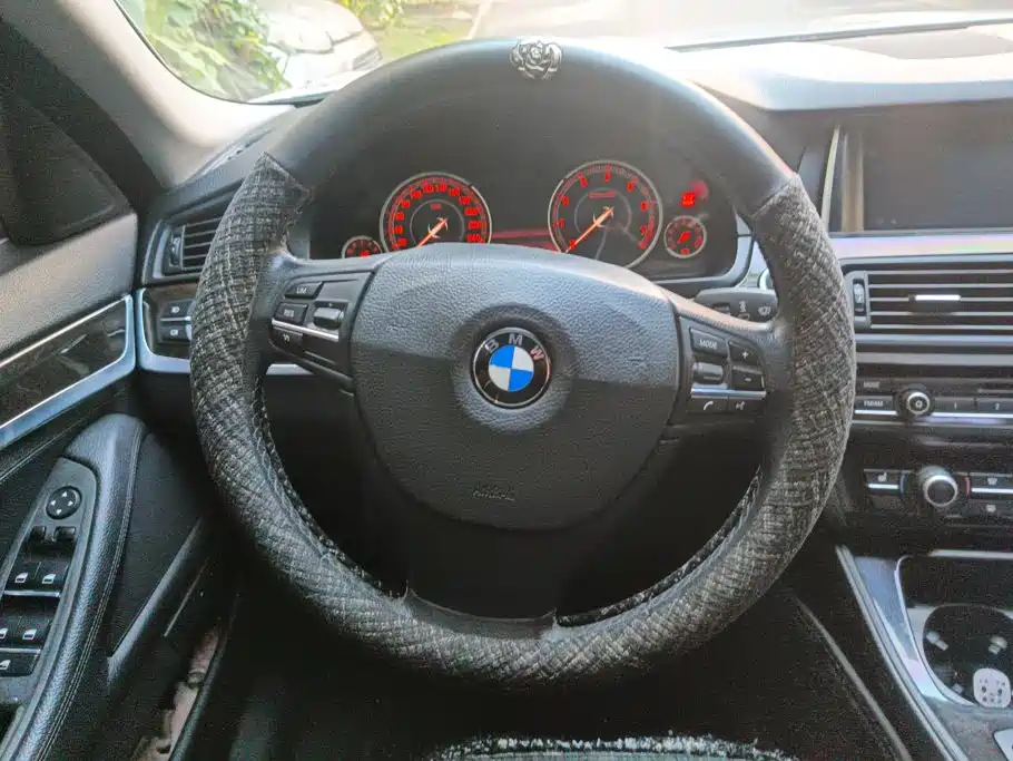 BMW 5 Series — миниатюра 15