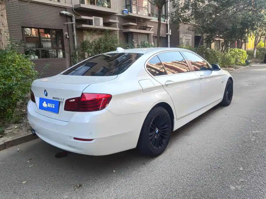BMW 5 Series — миниатюра 3