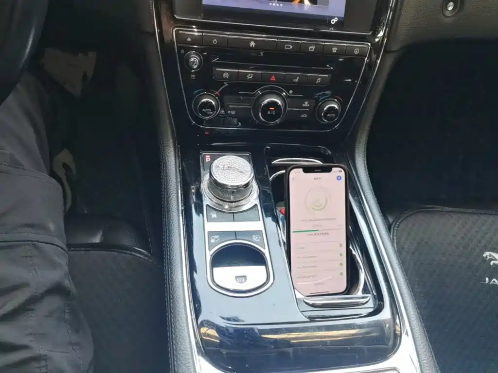 Jaguar XJ — миниатюра 14