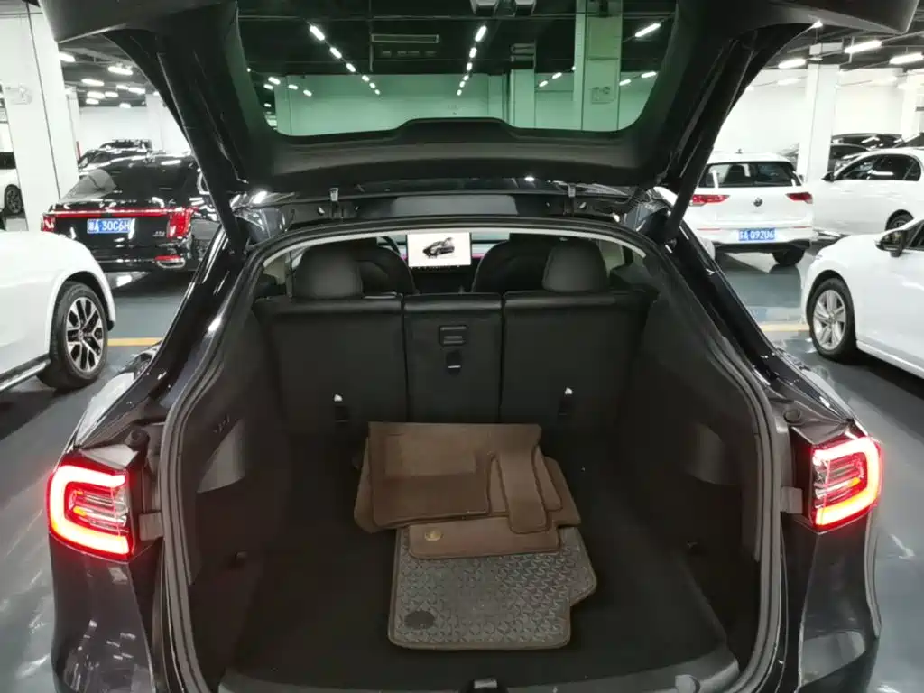 Tesla Model Y — миниатюра 19