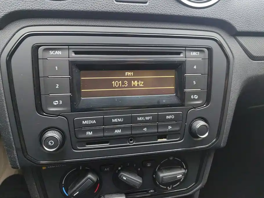 Volkswagen Jetta — миниатюра 13