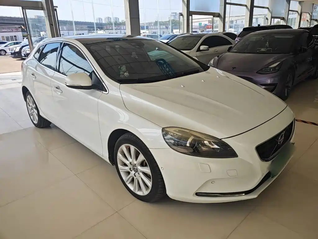 Volvo V40 — миниатюра 4